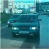 Красноярский водитель проучил автохама, который ехал по встречке (видео)