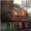 В Покровке загорелся жилой дом: огонь мог перекинуться на другие здания (видео)