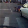 Двух женщин с годовалым ребенком сбили на пешеходном переходе (видео)