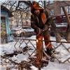 В Красноярске начали убирать ненужные оградки на улицах