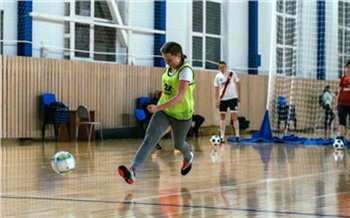 «Да мы их всех там порвем!»: как девчонки из детских домов в футбол играют