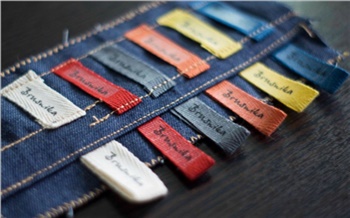 «Пришейте бирочку»: как устроена творческая студия Brusnika