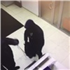 Трое мужчин украли больше 15 миллионов из красноярских банкоматов (видео)
