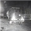 Полицейские на ходу запрыгнули в угнанный автопогрузчик (видео)