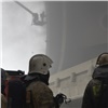К тушению горящего Дворца спорта имени Ивана Ярыгина привлекли вертолет (видео)
