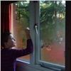 В Красноярске 6-летний мальчик выпал с балкона во время игры
