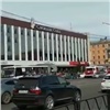 На правобережье Красноярска загорелся отель «Снежная сова» (видео)