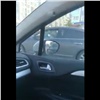 «С ребёнком на коленях»: красноярская автоледи попалась на нарушении (видео)