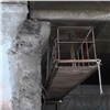 «Везде арматура, люди боятся ходить»: общественники показали разваливающийся Коммунальный мост (видео)