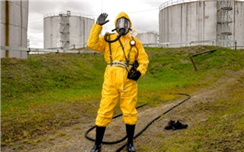 «20 цистерн в сутки — обычное дело»: как топливо попадает на нефтебазу