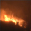 На Малиновского в Красноярске снова загорелось заброшенное здание военного городка (видео)