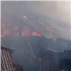 В Богучанах из-за неосторожных хозяев сгорел автосервис. Местные жители обвиняют пожарных в бездействии (видео)