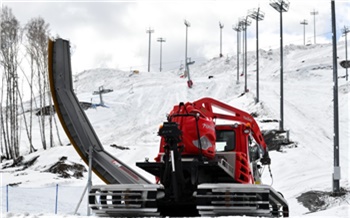 Идеальные снежинки и лёд из «мягкой» воды: как устроены ледовые арены и горнолыжные трассы Красноярска