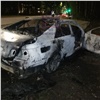 Ночью на Свободном после двух ДТП сгорела угнанная из автосервиса Toyota. Виновников ищет полиция