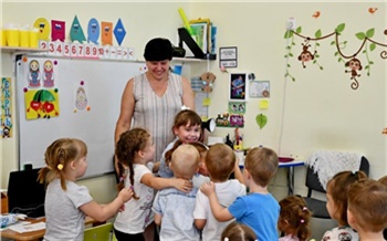 «Прошёл врачей — завтра в группу!»: красноярцам рассказали, как устроить ребёнка в детсад без очереди