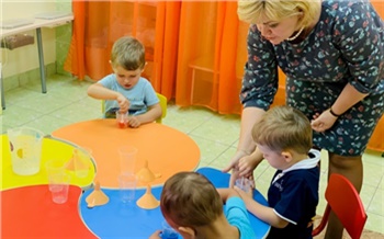 «С утра английский, днём — уроки джентльменов»: частные детсады Красноярска предложили новые скидки и программы