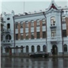 Закрытое сеткой здание красноярского Главпочтамта преобразилось после ремонта