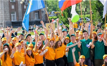 Школьники, которые не только учатся: как СУЭК помогает подросткам зарабатывать