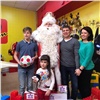 Дед Мороз подарил красноярскому школьнику мяч с автографом футболиста Артёма Дзюбы (видео)