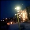 В Канске жилую пятиэтажку обстреляли фейерверками (видео)
