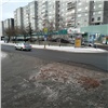 «Подвеске точно конец»: красноярцы жалуются на огромную дорожную яму с булыжниками на Копылова