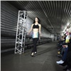 «Подиум на заводе, кинопремьера и дискуссии о моде»: в Норильске завершился фестиваль «Черное пальто» 