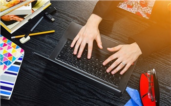 «Я стала уверена в завтрашнем дне»: служба занятости помогает молодым мамам обновить знания перед выходом на работу