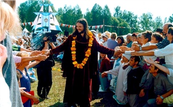 «Пока на сцене бились в истерике, по залу пускали ведро для сбора денег»: самые известные секты Красноярского края