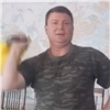 Мэр Красноярска по-спортивному поздравил ветеранов и 76 раз поднял гирю (видео)
