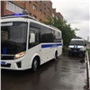 В Красноярске совершено вооружённое нападение на инкассаторов: двое ранены, преступники скрылись (видео)