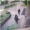 Нападение на инкассаторов в Красноярске попало на видео