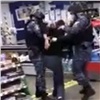 Росгвардия объяснила выведение покупателя из супермаркета в наручниках за отказ надеть маску (видео)