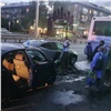 На опасном участке правобережья Красноярска столкнулись 4 машины и 2 автобуса: есть пострадавшие 