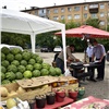 Торговцев фруктами в Октябрьском районе штрафуют за антисанитарию и незаконное подключение к сетям