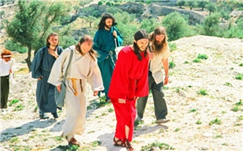 «Детям внушали, что молоко — это гной»: истории бывших «виссарионовцев» о жизни в «Городе Солнца»