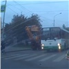 «Засмотрелся на другой светофор»: еще один красноярский маршрутчик проехал на «красный» и получил штраф (видео)