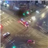 В Красноярске автоледи на Mitsubishi Pajero устроила ДТП с пожарной машиной (видео)