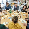 «Хлеб, омлет, масло и сыр»: красноярские родители проверили бесплатные школьные завтраки своих детей