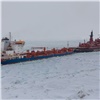 На севере Красноярского края судно без разрешения заплыло в Енисей и застряло там во льдах 