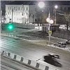 В Красноярске не справившийся с управлением водитель врезался сразу в четыре автомобиля (видео)
