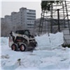 В Красноярске сносят опасные ледовые городки: жителей просят не приходить туда