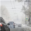 Красноярские дороги засыпало снегом: транспорт едет очень медленно 