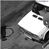В красноярских Черемушках ищут похитителей аккумуляторов. За ночь они вскрыли три машины (видео)
