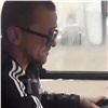 В Красноярске из-за проблем в личной жизни водитель автобуса сошел с маршрута с пассажирами в салоне (видео)