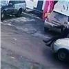 «Разборки в стиле 90-х»: на Павлова мужчина угрожал парню ружьем, а потом «прокатил» его товарища на капоте (видео)