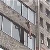 В Николаевке голый мужчина упал с балкона 