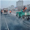 Дорожники залатали выбоины на многострадальном переезде по улице Матросова (видео)