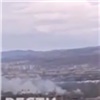 «Горит от Октябрьского до Вантового»: в Красноярске зафиксировано сразу несколько пожаров на острове Татышев (видео)