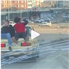 «Это было зря»: прокатившего пассажиров на багажнике красноярца нашли и оштрафовали (видео)