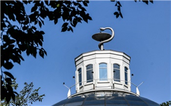 «Новые профессионалы нам очень нужны»: руководитель медцентра РУСАЛа о целевой программе для медиков